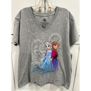 Disney Frozen Elsa & Anna Graphic T-Shirt Womens‎ Gray V-Neck Family Forever L